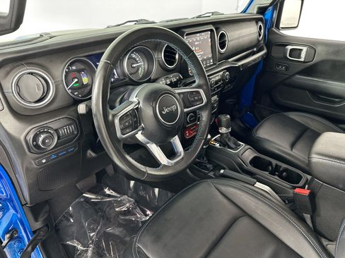 Used 2022 Jeep Wrangler Unlimited Rubicon 4xe AWD/4WD image 9