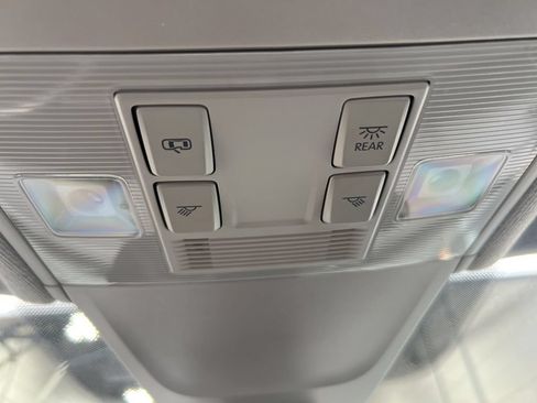 Used 2023 Volkswagen Tiguan SE FWD image 37