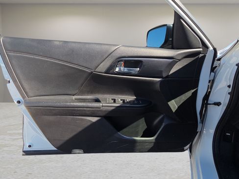 Used 2015 Honda Accord Sport image 24