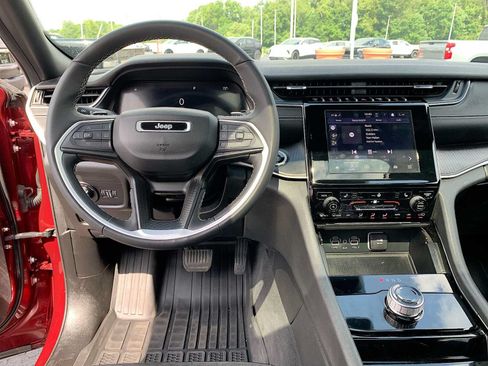 Used 2023 Jeep Grand Cherokee L Laredo AWD/4WD image 20