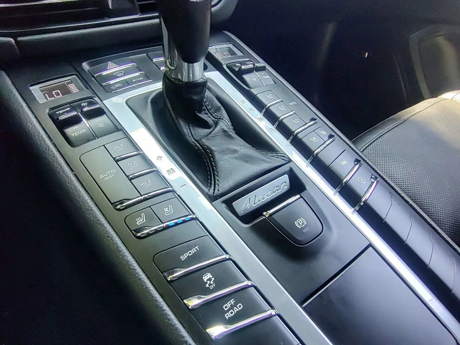 Used 2019 Porsche Macan AWD/4WD image 27