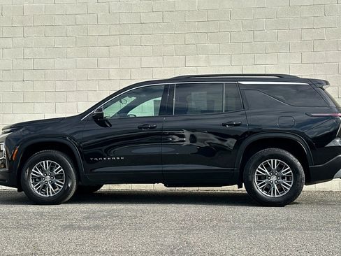 Used 2024 Chevrolet Traverse LT image 7