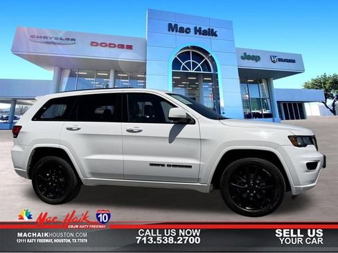 Used 2017 Jeep Grand Cherokee Altitude AWD/4WD image 1