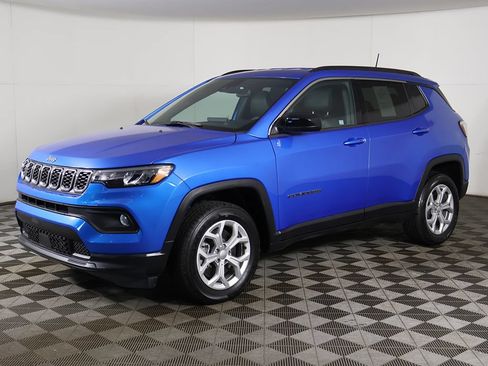 Used 2024 Jeep Compass Latitude AWD/4WD image 5