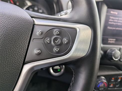 Used 2024 GMC Terrain SLT image 23