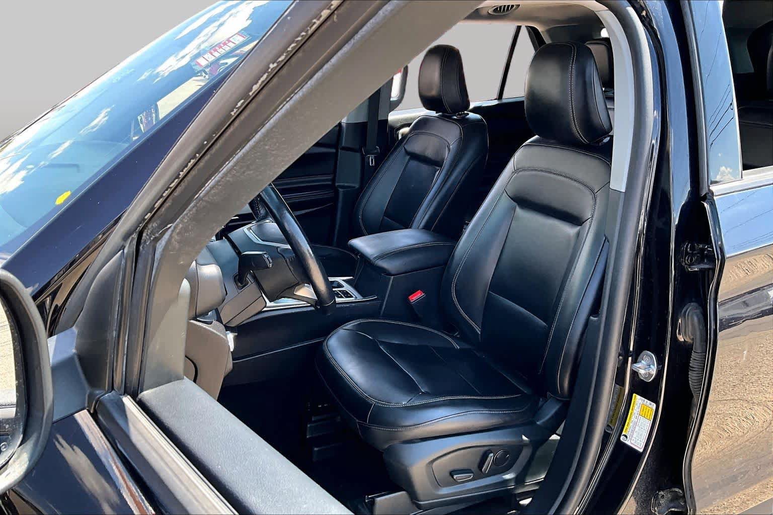 Used 2021 Ford Explorer XLT w/ Equipment Group 202A RWD image 8