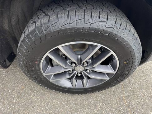 Used 2017 Jeep Grand Cherokee Limited AWD/4WD image 22
