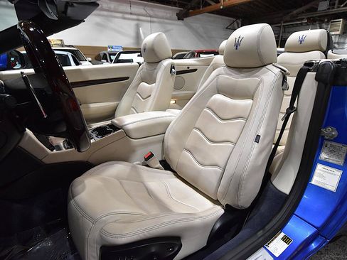 Used 2015 Maserati GranTurismo Convertible RWD image 40