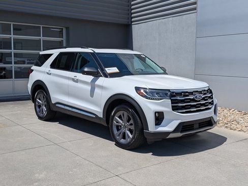Certified 2025 Ford Explorer Active w/ Active Comfort Package AWD/4WD image 1