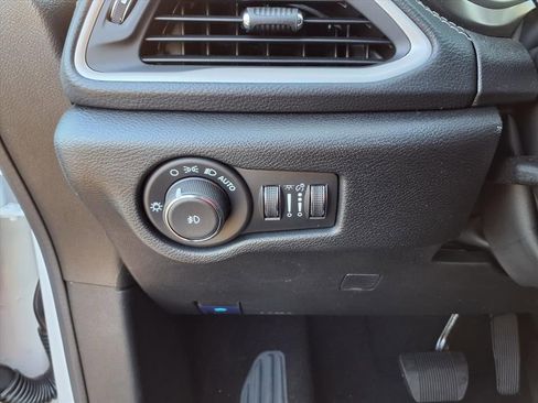 New 2026 Chrysler Pacifica Select image 13