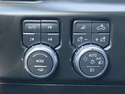 Used 2022 GMC Sierra 1500 AT4 w/ Technology Package AWD/4WD image 31
