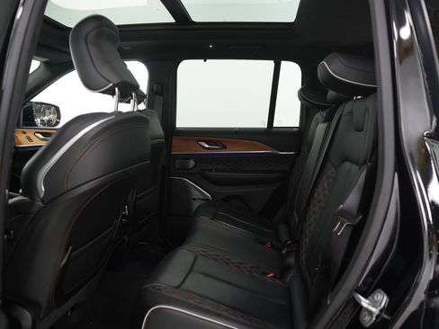 Used 2023 Jeep Grand Cherokee Summit AWD/4WD image 15