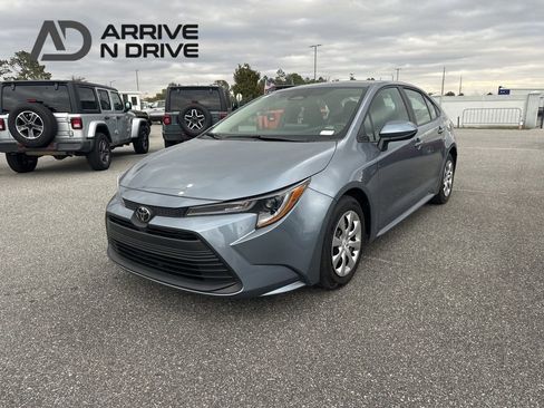 Used 2023 Toyota Corolla LE image 1