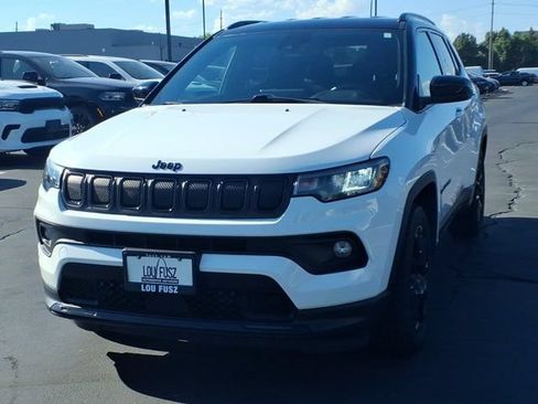 Used 2022 Jeep Compass Latitude FWD image 2