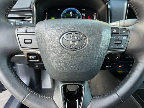 Used 2025 Toyota Camry LE w/ Convenience Package image 14