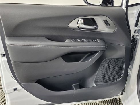 New 2026 Chrysler Pacifica Select image 13