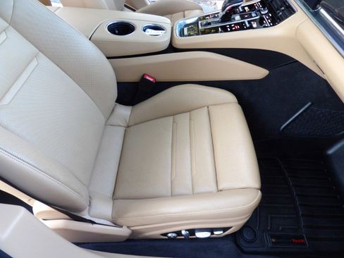 Used 2018 Porsche Panamera 4 image 47