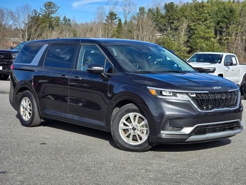 Used 2024 Kia Carnival LX image 14