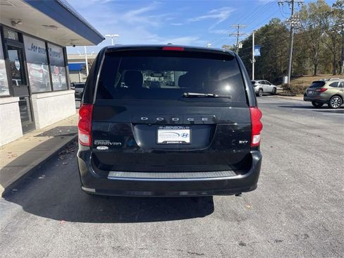 Used 2019 Dodge Grand Caravan SXT image 5