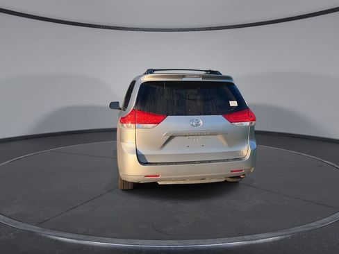 Used 2012 Toyota Sienna XLE AWD/4WD image 7
