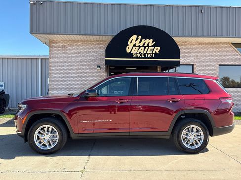 New 2025 Jeep Grand Cherokee L Laredo image 2