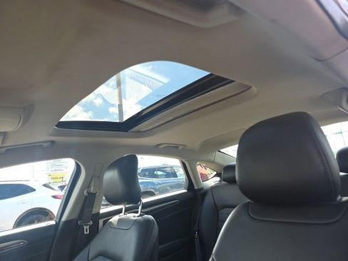 Used 2013 Ford Fusion SE FWD image 2