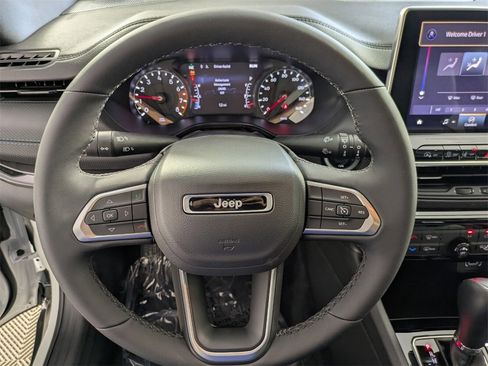 New 2026 Jeep Compass Latitude image 17