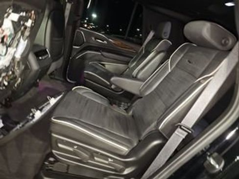 Used 2024 Cadillac Escalade Premium Luxury w/ Performance Package image 3