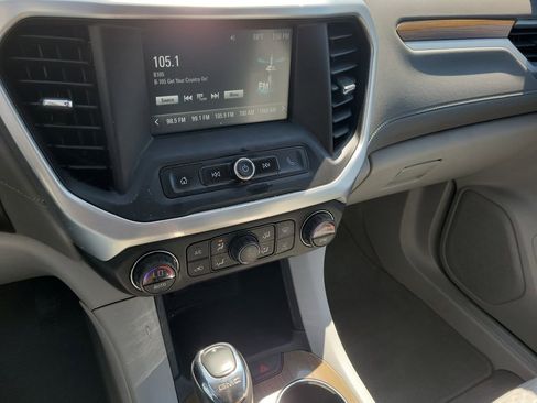 Used 2018 GMC Acadia SLE image 11