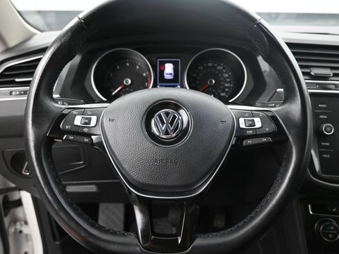 Used 2019 Volkswagen Tiguan SE w/ Panoramic Sunroof Package AWD/4WD image 13