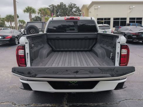 Certified 2025 GMC Canyon AT4 w/ AT4 Premium Package image 20