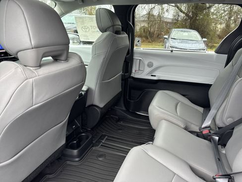 New 2025 Toyota Sienna XLE w/ XLE Plus Package image 25