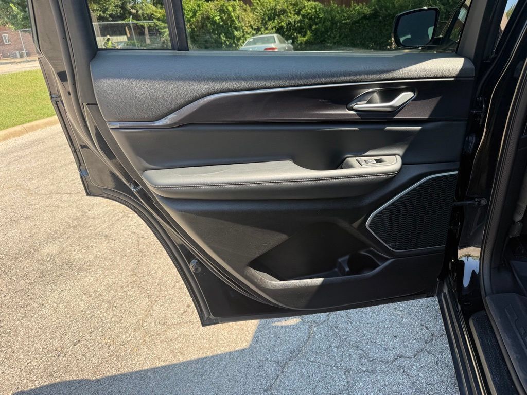Used 2021 Jeep Grand Cherokee L Laredo AWD/4WD image 31