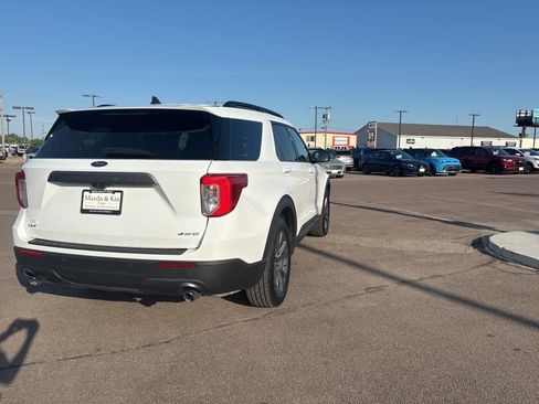 Used 2021 Ford Explorer XLT w/ Equipment Group 202A AWD/4WD image 5