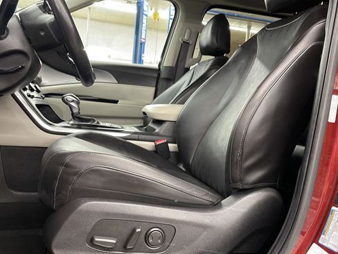 Used 2024 Kia Carnival LX image 11