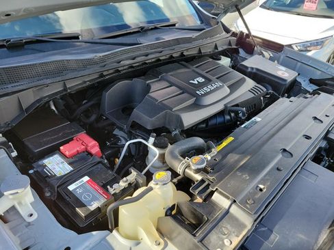 Used 2020 Nissan Titan SV w/ SV Convenience Package image 39