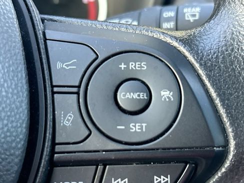 Used 2025 Toyota RAV4 XLE FWD image 18