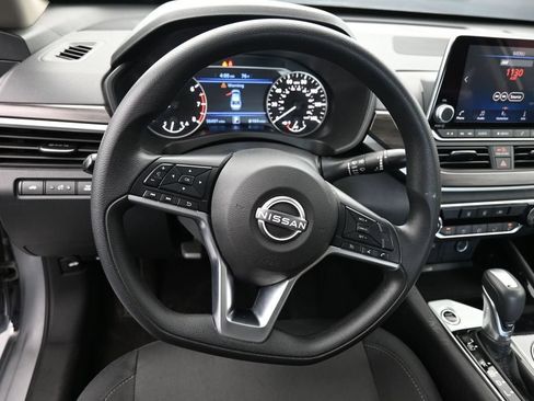 Used 2024 Nissan Altima 2.5 SV FWD image 17