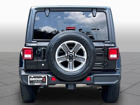 Used 2019 Jeep Wrangler Unlimited Sahara AWD/4WD image 5