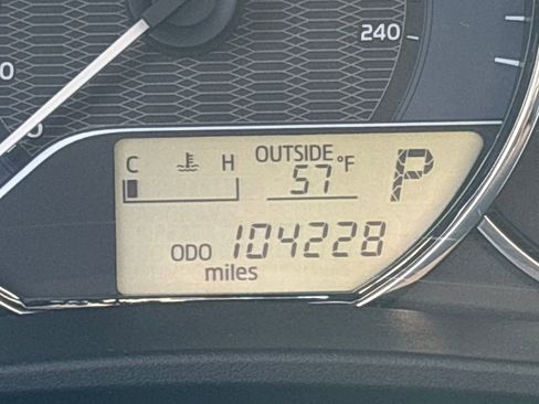 Used 2015 Toyota Corolla LE image 21