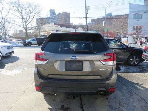 Used 2021 Subaru Forester Limited image 9