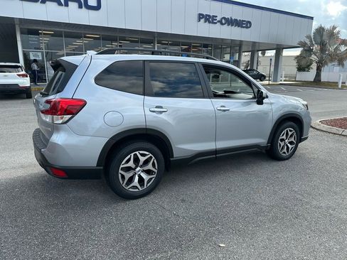 Used 2020 Subaru Forester Premium image 3