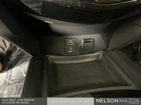 Used 2017 Nissan Rogue SV FWD image 36
