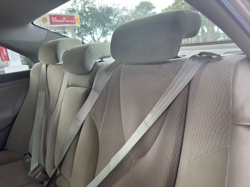 Used 2010 Toyota Camry LE image 27