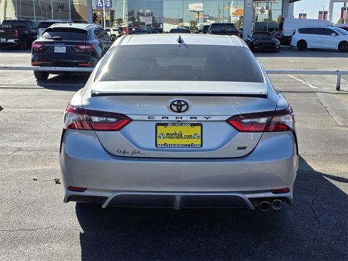 Used 2022 Toyota Camry SE image 5