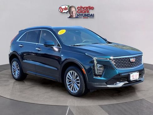 Used 2025 Cadillac XT4 Premium Luxury w/ Technology Package FWD image 7