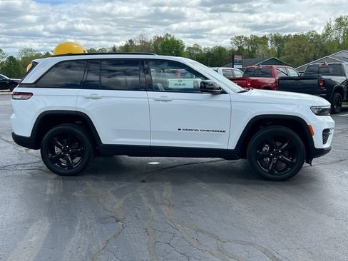 Used 2023 Jeep Grand Cherokee Altitude AWD/4WD image 47