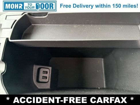 Used 2024 GMC Terrain SLT image 25