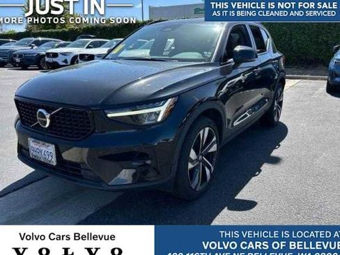 Used 2023 Volvo XC40 B5 Plus w/ Protection Package Premier AWD/4WD image 1