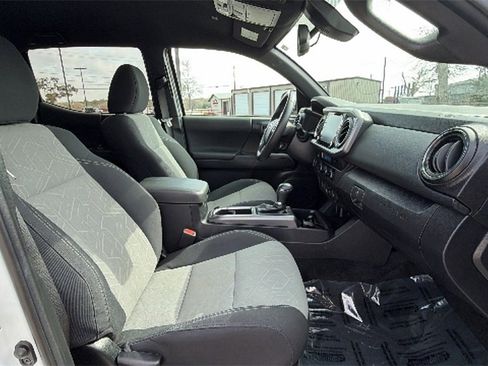 Certified 2023 Toyota Tacoma TRD Off-Road image 39